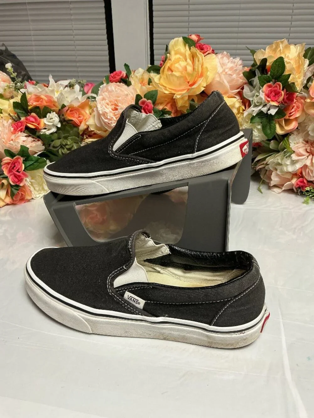 Vans Black Slip-On Sneakers Women’s 9 Men’s 7.5